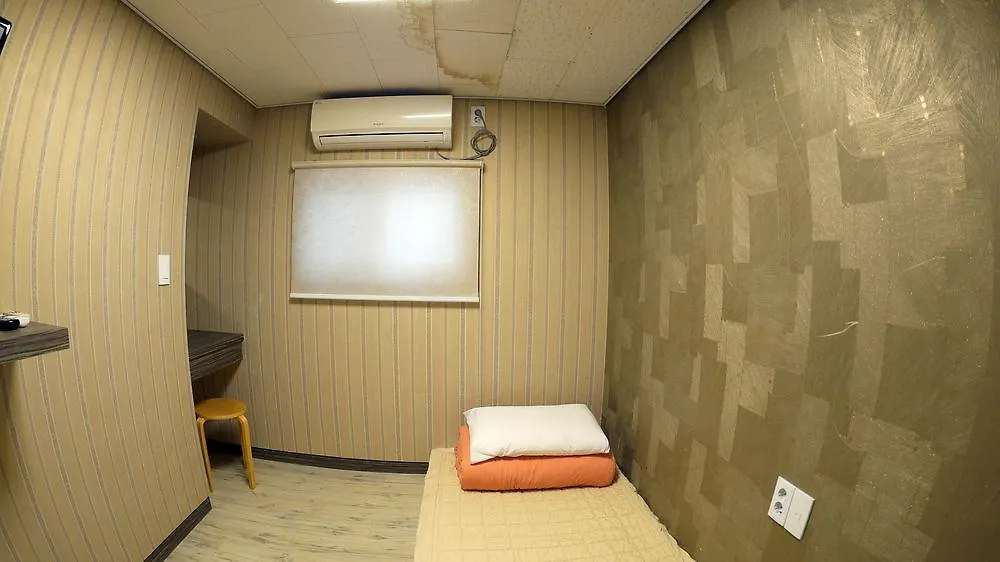 Hi Guest House - Hostel Seoel 2*,